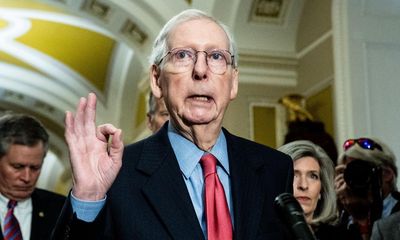 Republican senator says top federal officials should disclose medical records