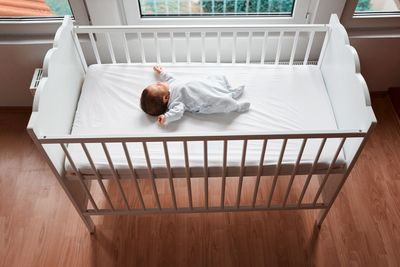 Babies should sleep alone, not with toys