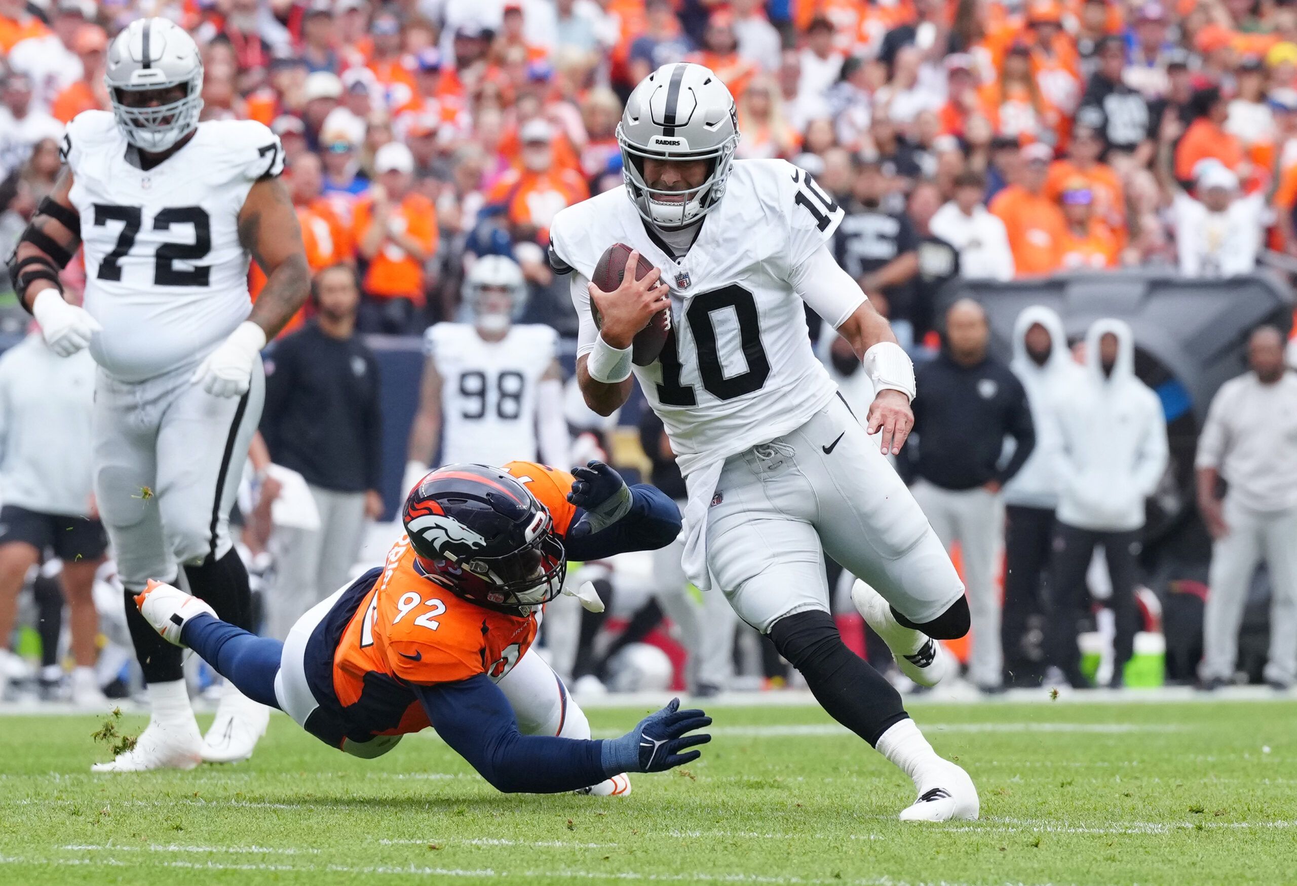 Denver Broncos fall to the Las Vegas Raiders 17-16 in the season