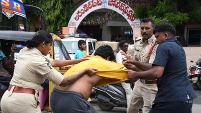 State bandh called by TDP, JSP and other parties evokes partial response in Guntur, Palnadu and Bapatla districts in Andhra Pradesh