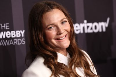 Drew Barrymore to restart her talk show amid strikes, drawing heated criticism