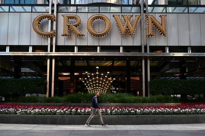 Waiter with lung cancer sues Melbourne’s Crown casino over smoking in high-rollers room