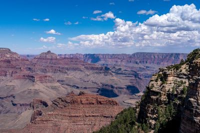 Man dies in Grand Canyon while trying gruelling rim-to-rim hike in single day