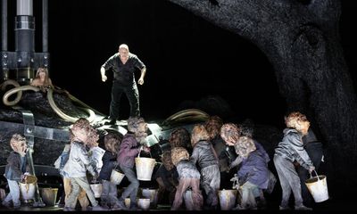 Das Rheingold review – uncluttered staging is a compelling start to Kosky’s Ring cycle