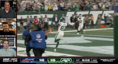 Peyton and Eli Manning Had the Most Boring Reactions to Jets’ Walk-Off TD
