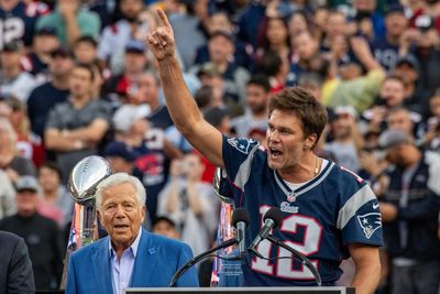 WATCH: Tom Brady casually dropping 3-point dimes on basketball court