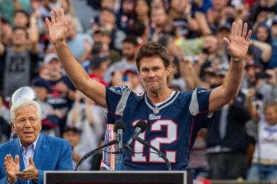 Tom Brady casually being good at basketball is so on brand