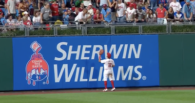 Kyle Schwarber went out of his way to retrieve Matt Olson’s 50th HR ball in a super classy moment