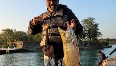 Chicago fishing: Hoping for and catching shoreline kings among the fall patterns