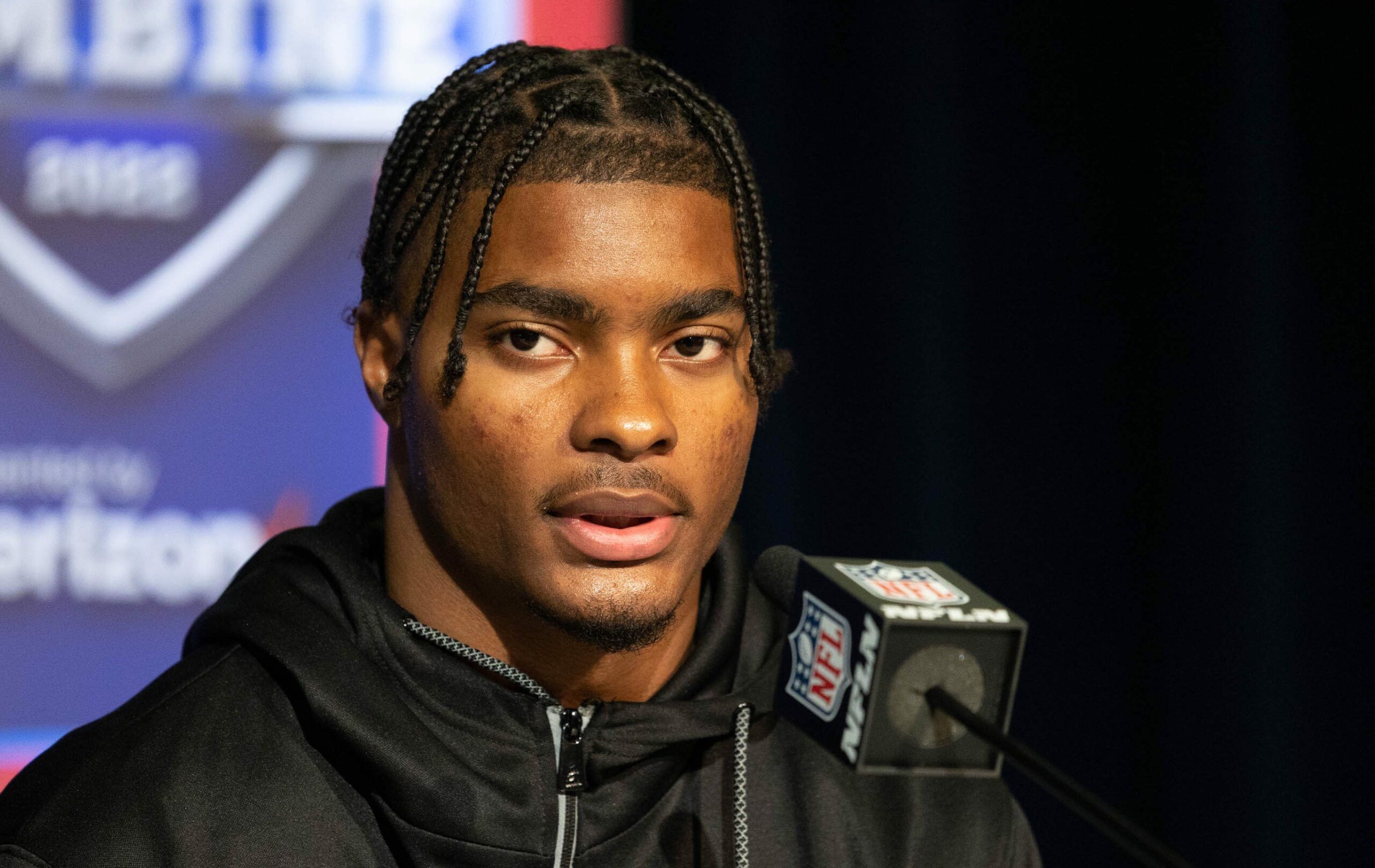 Bears S Jaquan Brisker is begging for Chicago fans to…