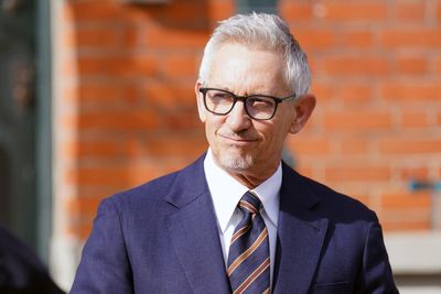 Suits you Gary! Lineker praised by fashion critic – Tuesday’s sporting social