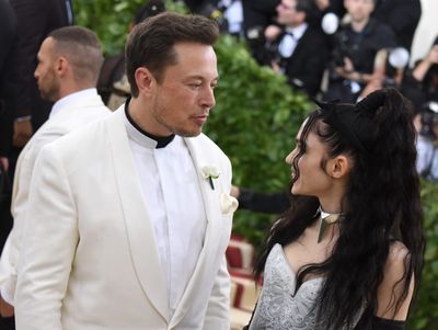 Elon Musk sent a graphic mid-childbirth picture of Grimes to friends and family and was surprised when she got upset