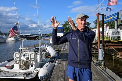 Hudson River swimmer deals with fatigue, choppy water, rocks and pollution across 315 miles