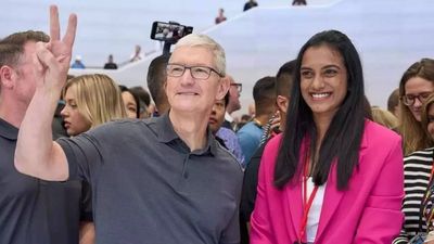 PV Sindhu meets Tim Cook and offers badminton match to Apple CEO