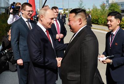 How Putin and Kim’s awkward 40 second handshake compares to Trump and Macron