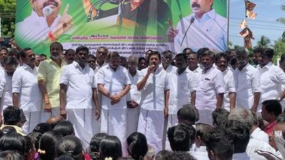 AIADMK stages protest in Marakkanam against delay in construction of fishing harbour