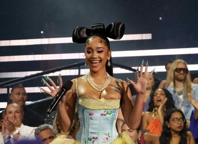 Saweetie battled the teleprompter at the 2023 MTV VMAs but got the last laugh