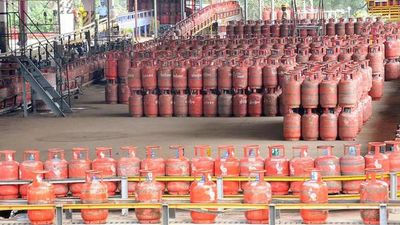 Centre extends Ujjwala scheme to 75 lakh consumers