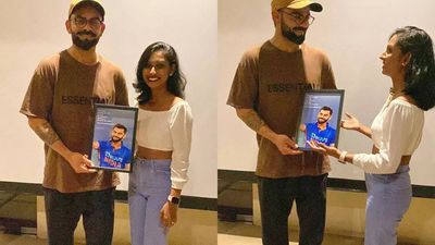WATCH: Sri Lankan fan gifts Virat Kohli a portrait of his made by her