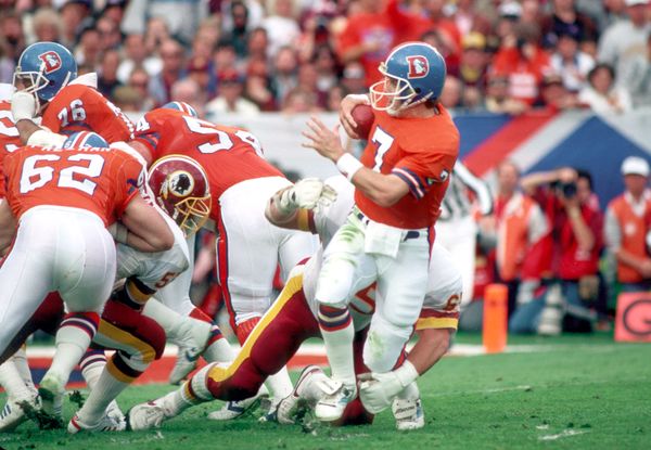 Broncos' Super Bowl XXXIII team honored during halftime of Week 2