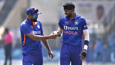 Team India bowling coach opens up on dropping Mohammed Shami and managing Hardik Pandya's workload