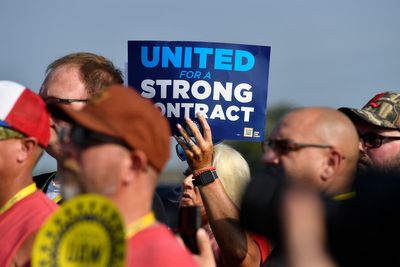 Detroit automakers and auto workers remain far from a deal as end-of-day strike deadline approaches