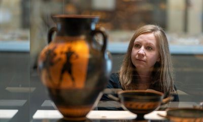 ANU museum to hand back stolen 2,500-year-old vase to Italy