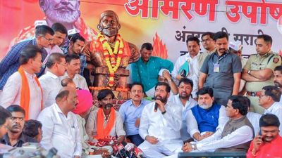 Pro-Maratha quota activist Jarange ends fast after CM Shinde meets him in Jalna