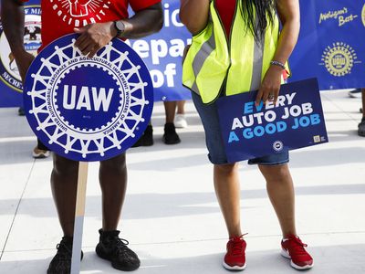 Here's where things stand just before the UAW and Big 3 automakers' contract deadline