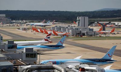Flights cancelled at Gatwick after short-notice staff absences