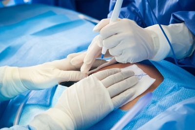 Man sues hospital for $1bn claiming he contracted ‘psychotic illness’ from watching wife’s C-section