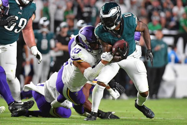 Eagles hold off fumble-prone Vikings 34-28; Jefferson makes NFL history