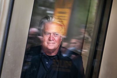 Judge stops Eastman trial to slam Bannon