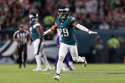 Eagles’ CB Avonte Maddox feared to have suffered a torn pec in 34-28 win over Vikings