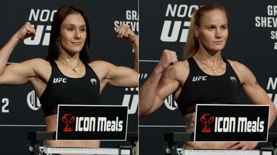 Noche UFC video: Alexa Grasso, Valentina Shevchenko make weight with ease for Las Vegas title rematch