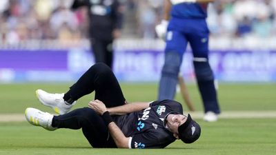 Tim Southee suffers thumb fracture, doubtful for World Cup