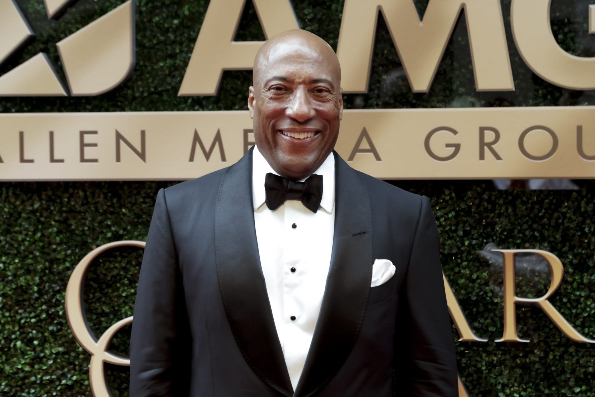 Byron Allen Set to Bid on NFL's Washington Commanders - Bloomberg