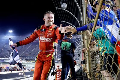 With fresh tires, Allgaier snatches Bristol Xfinity win from Hemric