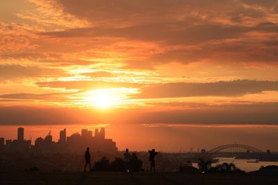 Sydney marathon runners warned about heat as above average warmth affects south-east Australia