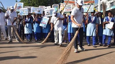 Fortnight-long cleanliness drive begins at Vijayawada railway station