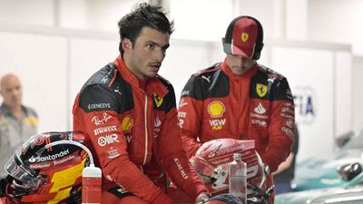 Formula 1: Carlos Sainz on pole in Singapore with Red Bull out of the top 10