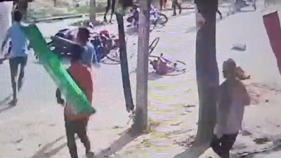 Uttar Pradesh: 17-year-old girl falls from bicycle after molesters pull her 'dupatta', ran over by motorcycle