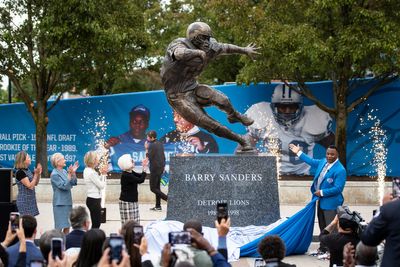 Best photos from the Barry Sanders statue unveiling