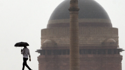 Delhi records maximum temperature of 33.1 degrees C; humid weather conditions prevail