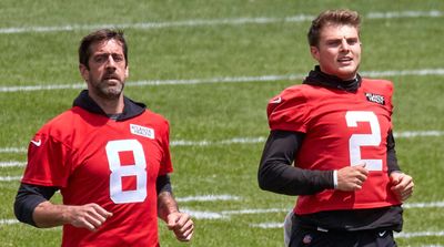 Aaron Rodgers Hopes to Join Coaches Box With Jets When Able to Travel