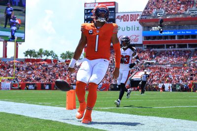 Justin Fields-DJ Moore connection thrives on Bears’ first TD drive vs. Bucs