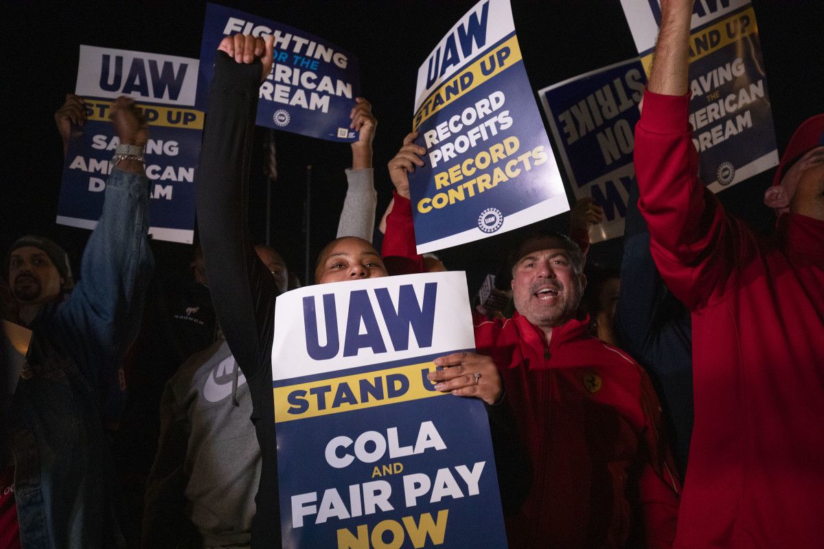 UAW rejects improved Stellantis pay deal as strike…
