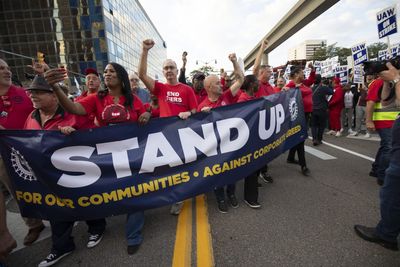 UAW strike offers leaders lessons on engaging workers in pay negotiations