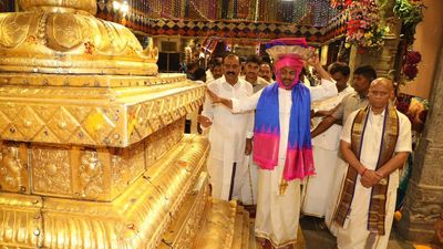 Chief Minister Jagan Mohan Reddy presents ‘Silk Vastrams’ to Lord Venkateswara