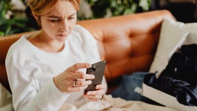 Talking To A Stranger Boosts Our Mood More Than Screen Time: Study